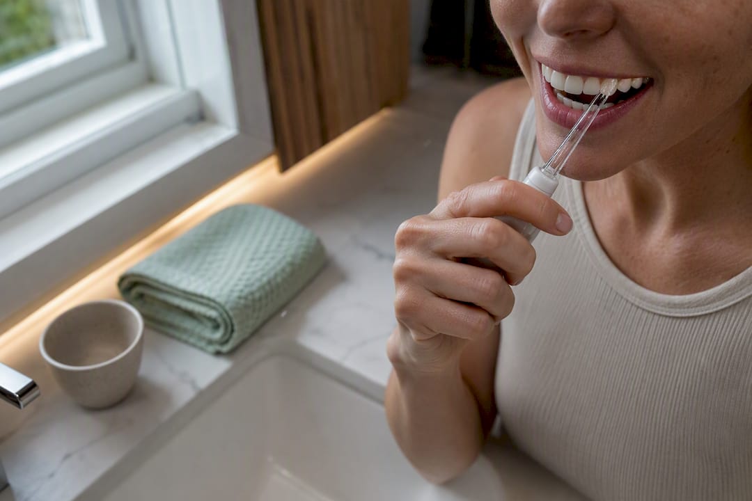 Water flosser stream reaching gumline